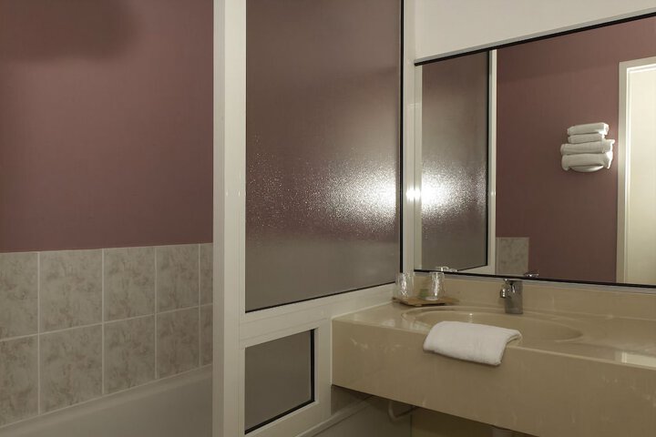 Room 11 of 29