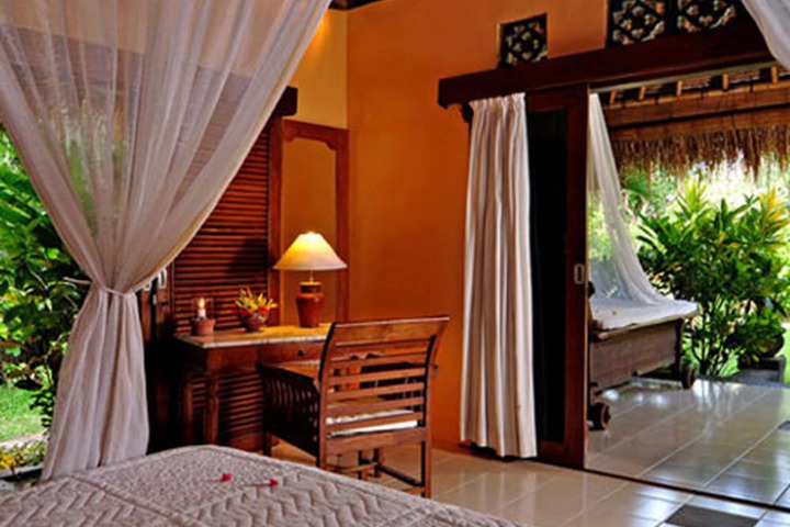 Room 4 of 32