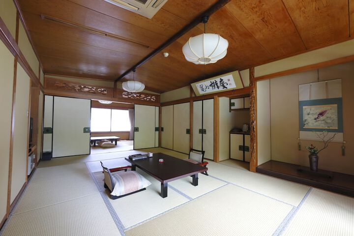 Room 4 of 99