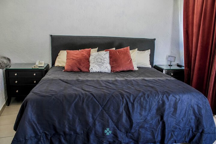 Room 6 of 205