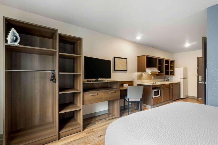Standard Studio 1 Queen Bed (9 of 9)