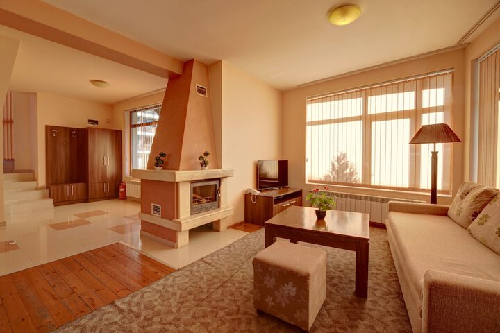 Room 32 of 38