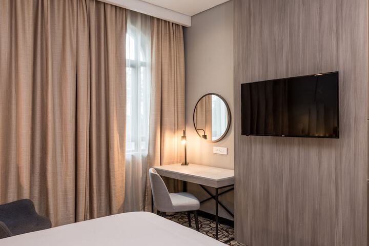 Room 19 of 193