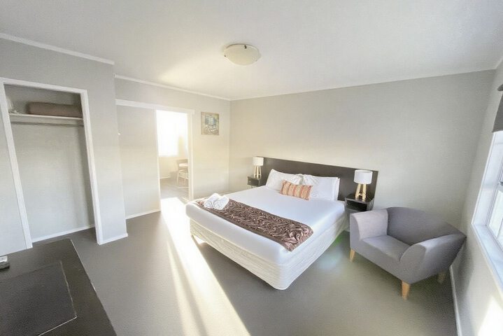 Room 8 of 65