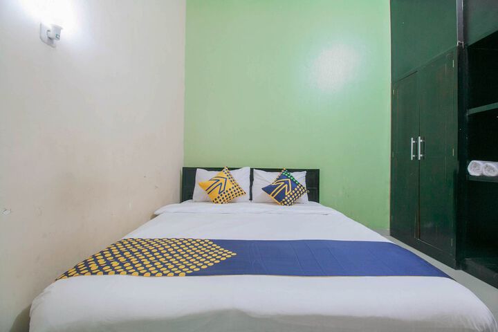Room 12 of 34