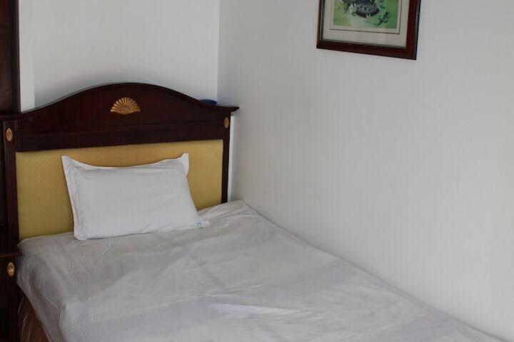 Room 6 of 30