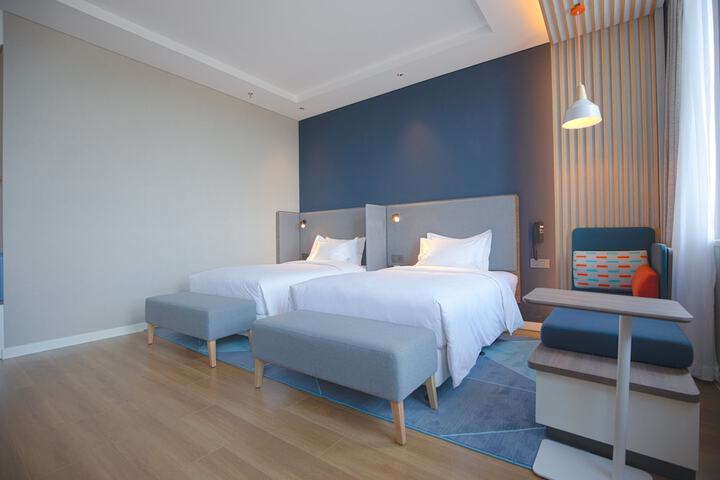 Room 4 of 39