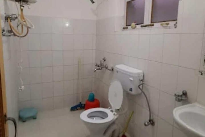 Room 8 of 15
