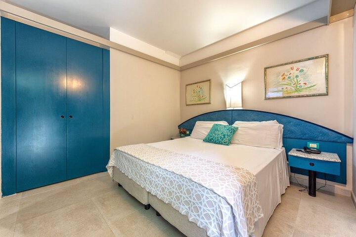 Room 10 of 128