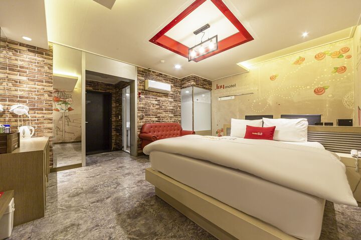 Daegu Jukjeon B & B