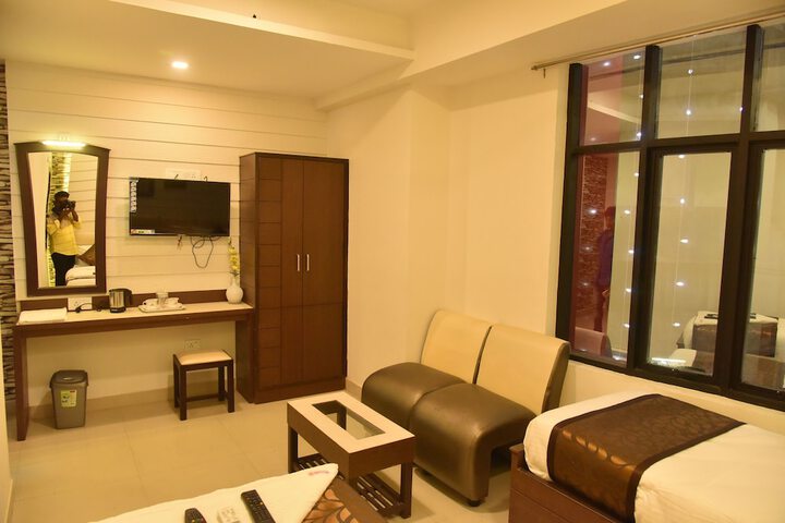 Room 19 of 33