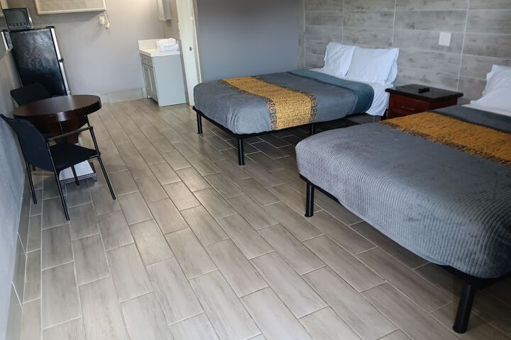 Room 4 of 7