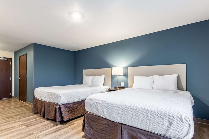 1 Queen Bed (2 of 22)