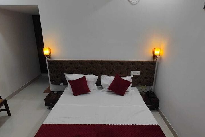 Room 4 of 13