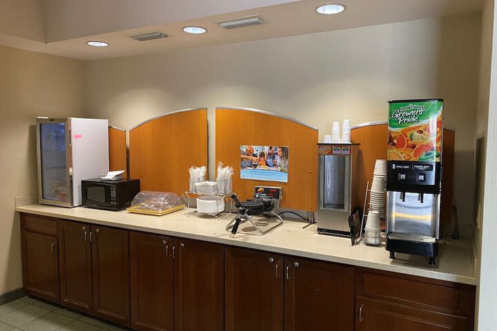 Breakfast/Coffee Service 12 of 13