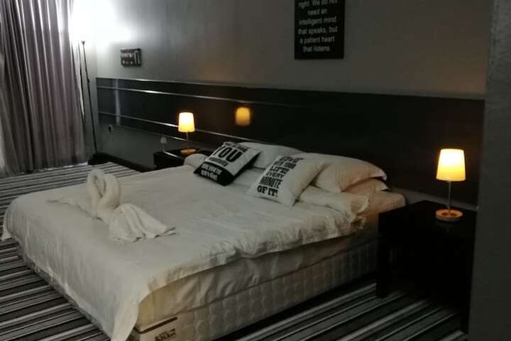 Room 6 of 32