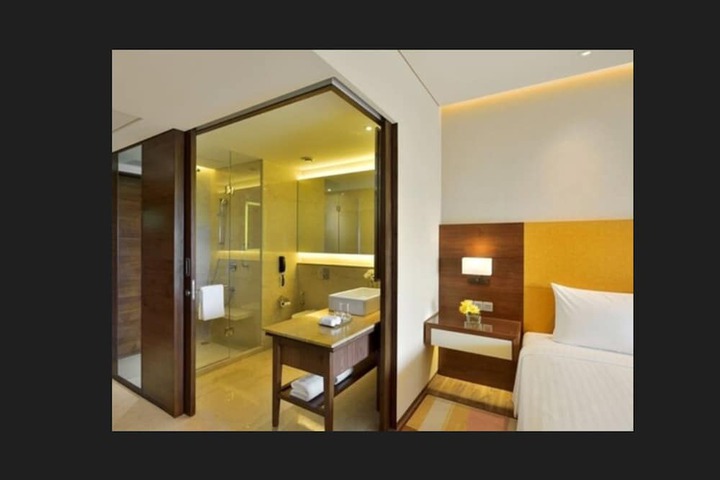 Room 6 of 73
