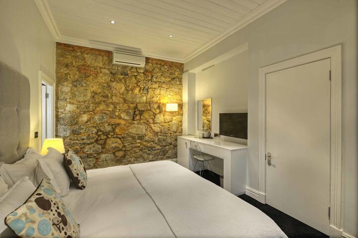 Room 10 of 77