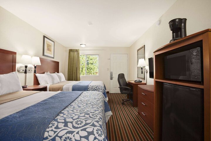 2 Double Beds (5 of 5)