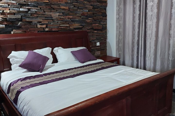 Room 3 of 8