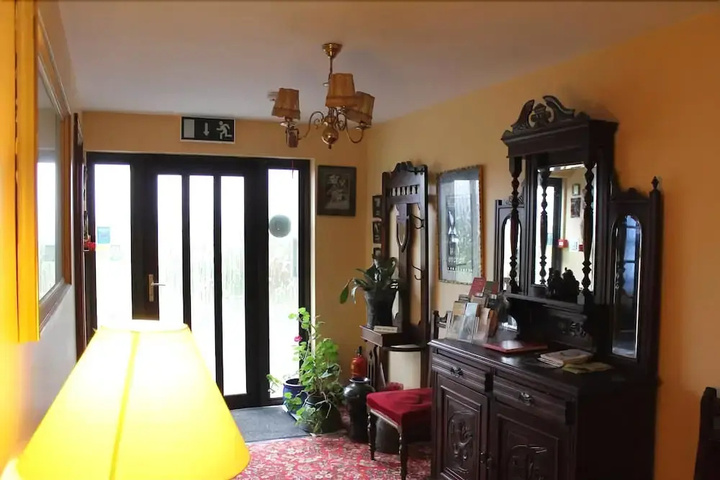 Room 6 of 15