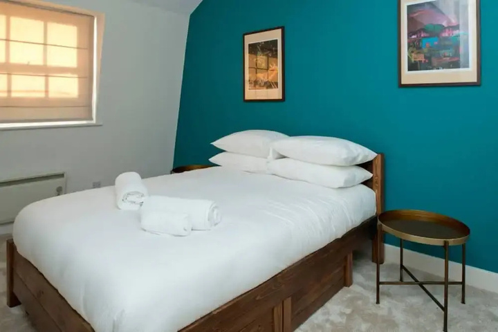 Room 5 of 18