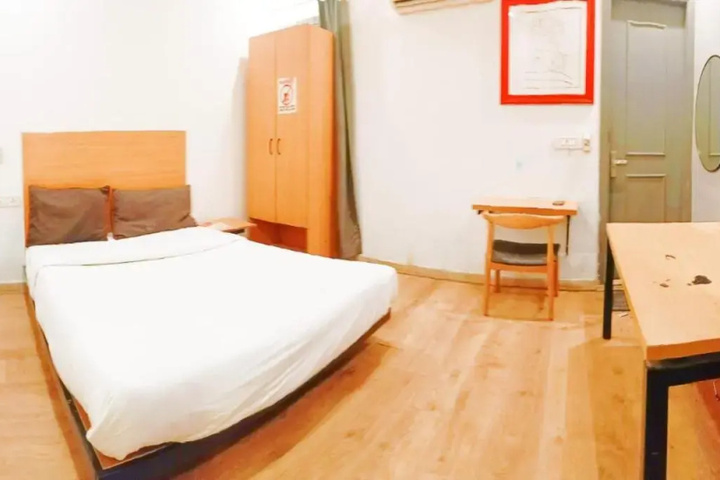 Room 2 of 7