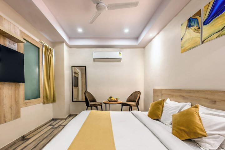Room 4 of 15