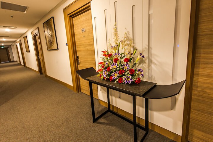 Ballroom/Hall 74 of 90