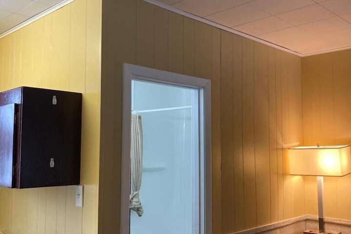 Room 25 of 42