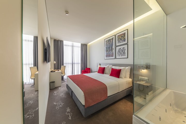 Room 16 of 60