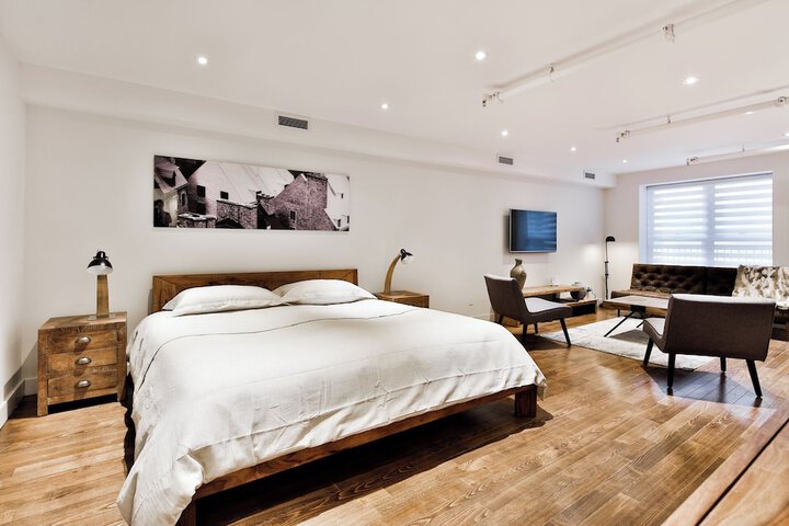 Room 28 of 104