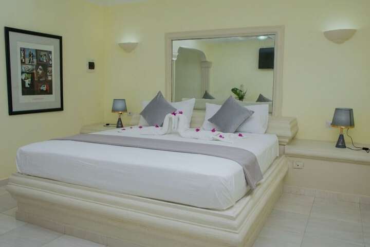 Room 2 of 20