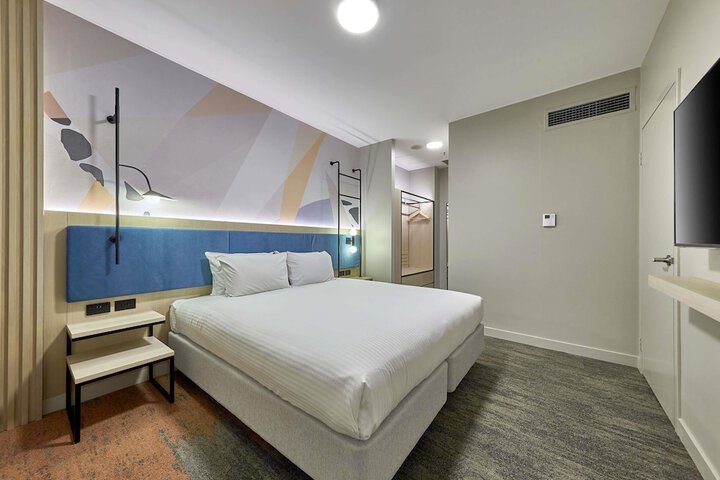 Room 14 of 148