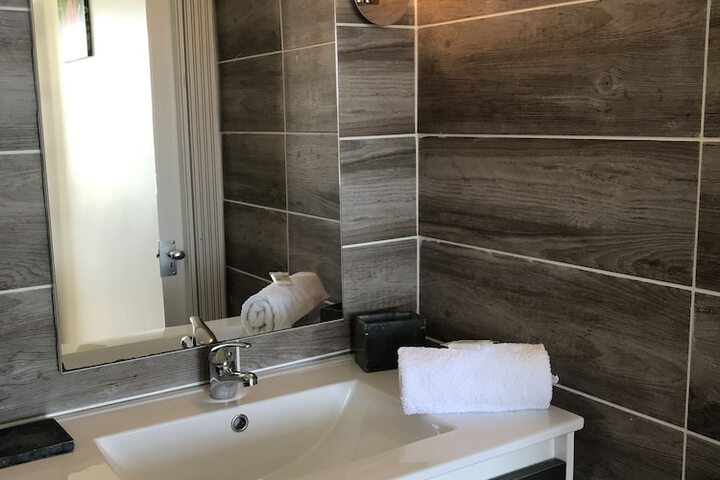 Room 16 of 36