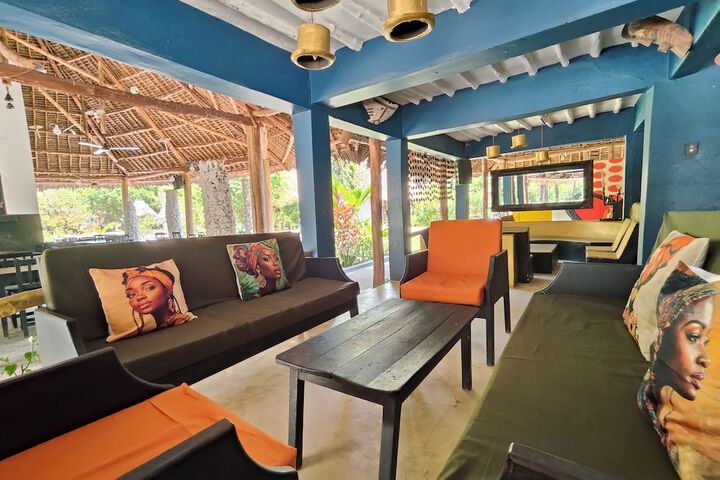 Lounge 95 of 117
