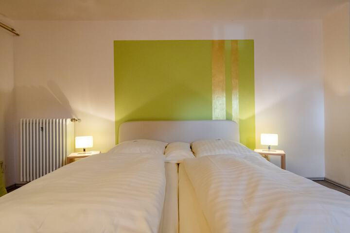 Room 83 of 283