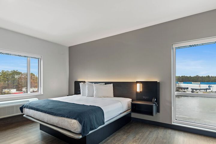 Room 18 of 37