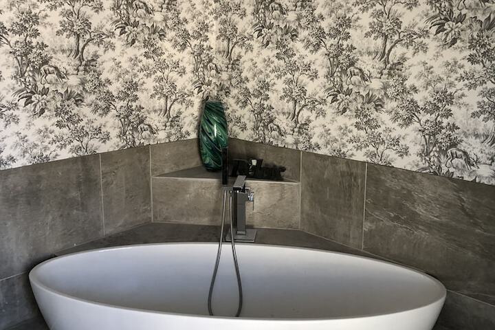 Room 75 of 96