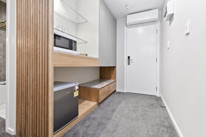 Room 17 of 28