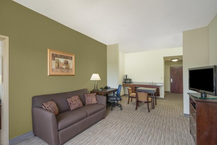 1 King Bed Suite Sofa Bed (7 of 11)