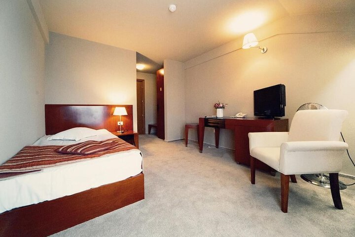 Room 16 of 68