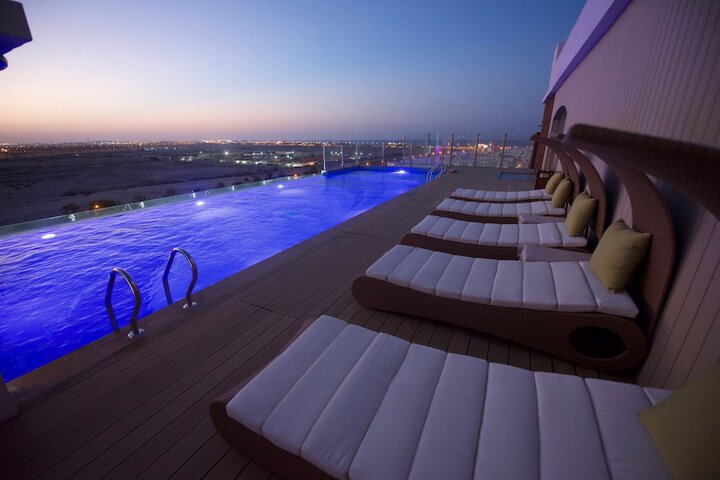 Pool 21 of 35