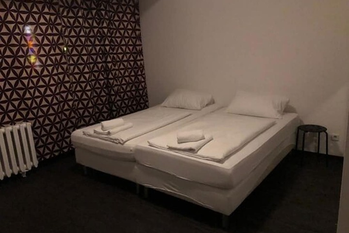 Room 24 of 150