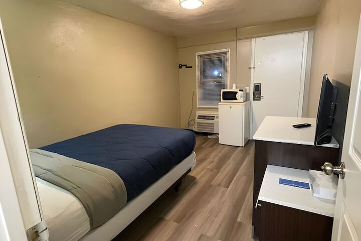 Standard Room, King or Two Doubles (1 of 14)