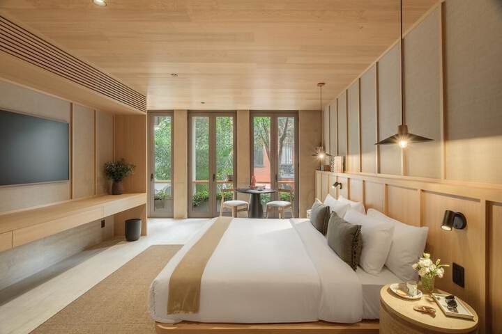 Room 5 of 62
