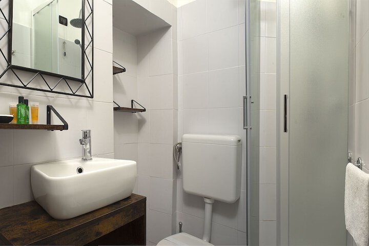 Room 20 of 28