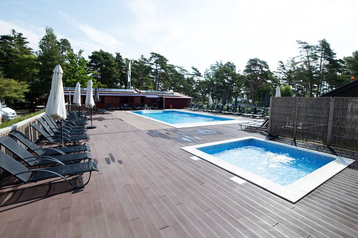 Pool 53 of 70