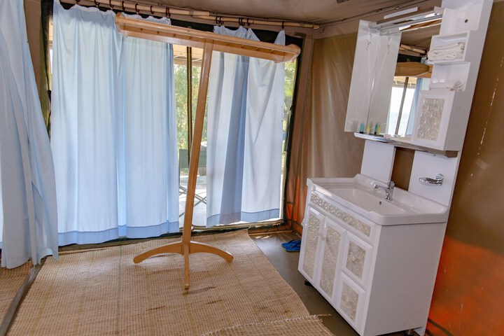 Room 8 of 98