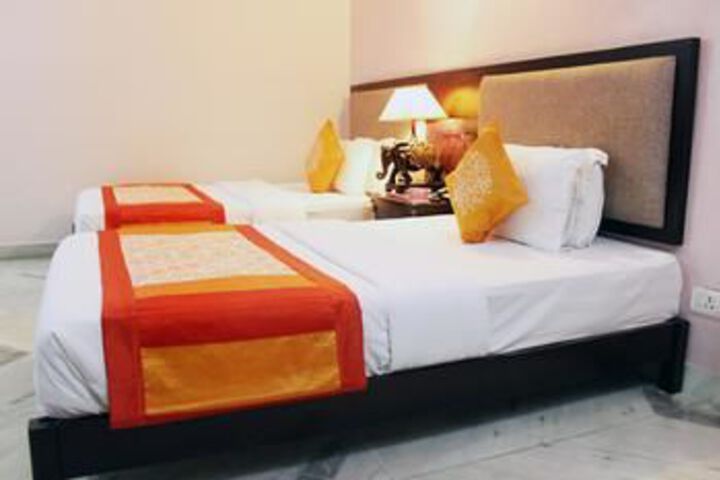 Room 8 of 20